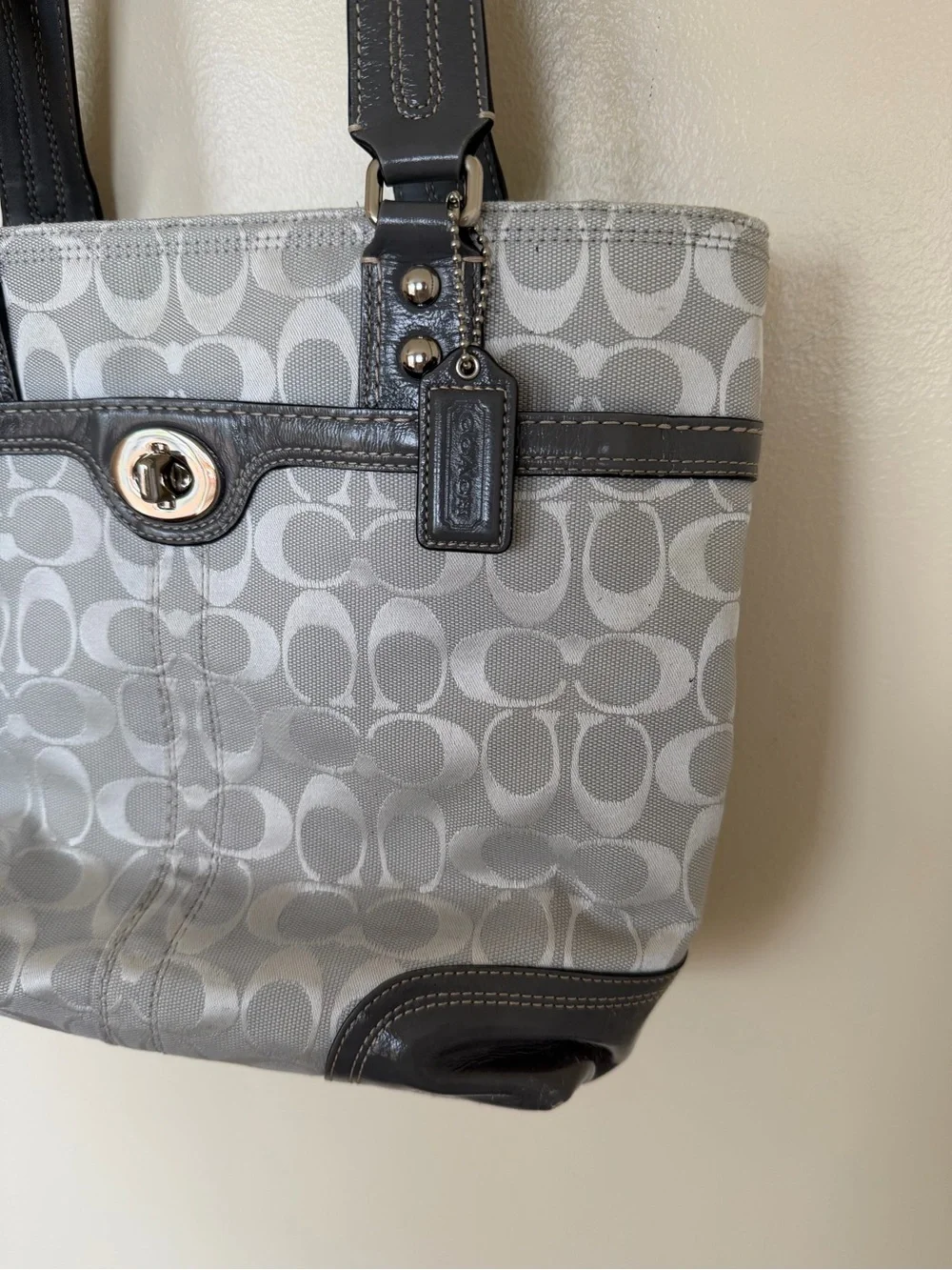 COACH Vintage Hampton Grey and Silver Shoulder Bag